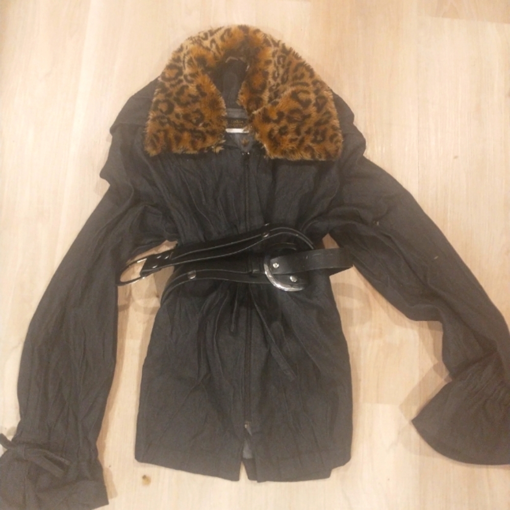 Vintage jean coat with leather belt and faux fur collar Linda Lundstrom